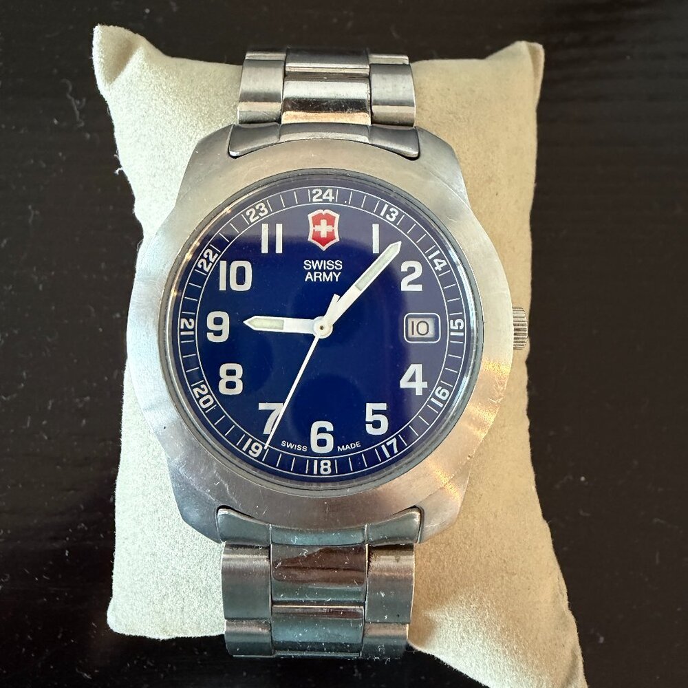 Victorinox Swiss Army FieldForce watch w/ blue dial stainless steel bracelet